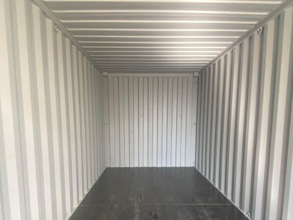 Bagian dalam container polos
